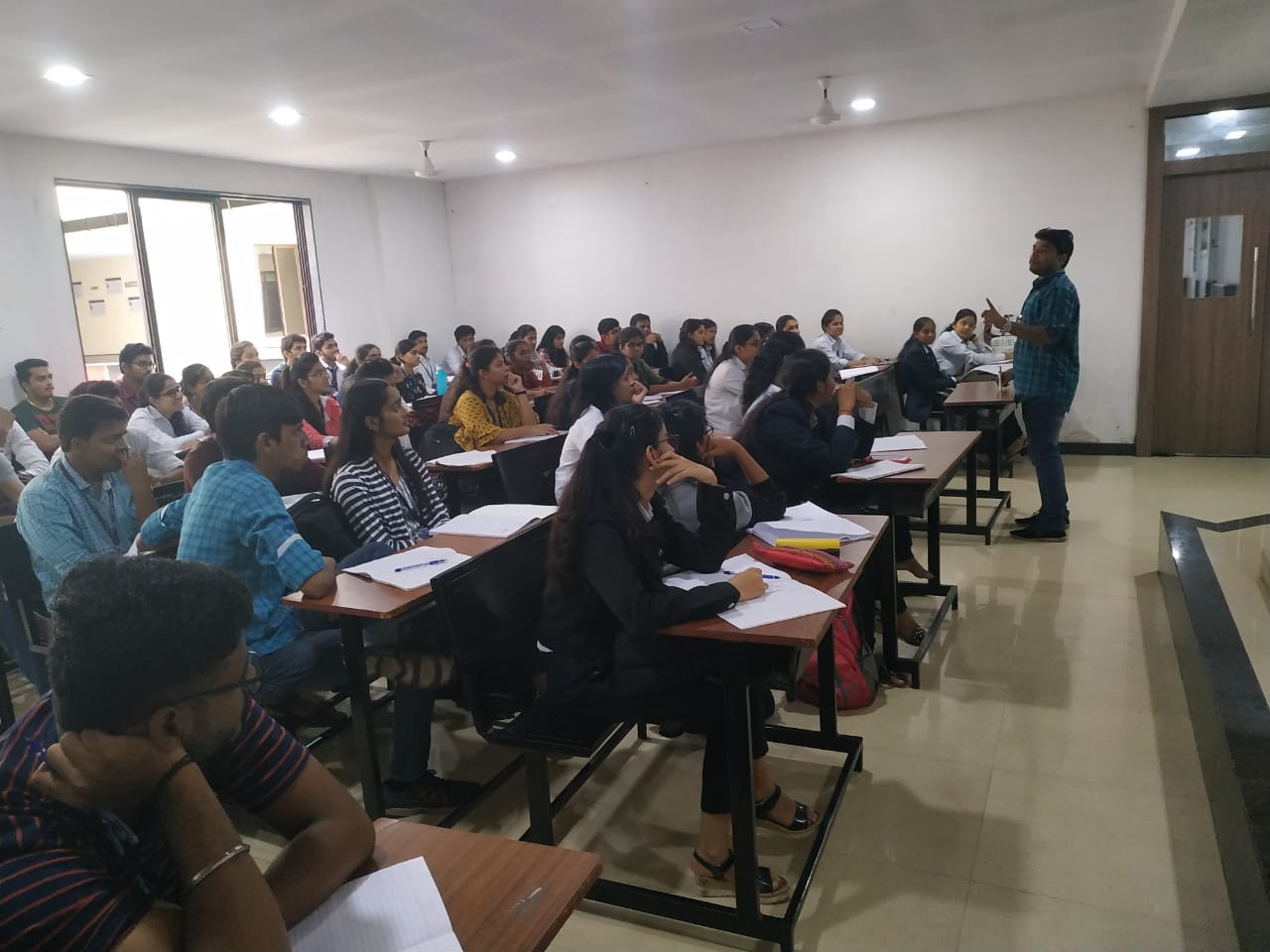 Free Bootstrap Template by uicookies.com